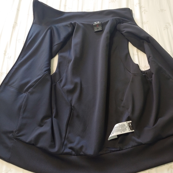 Oakley Vest Womens Medium Black Dark Gray Coupe Standard Regular Fit - Picture 3 of 9